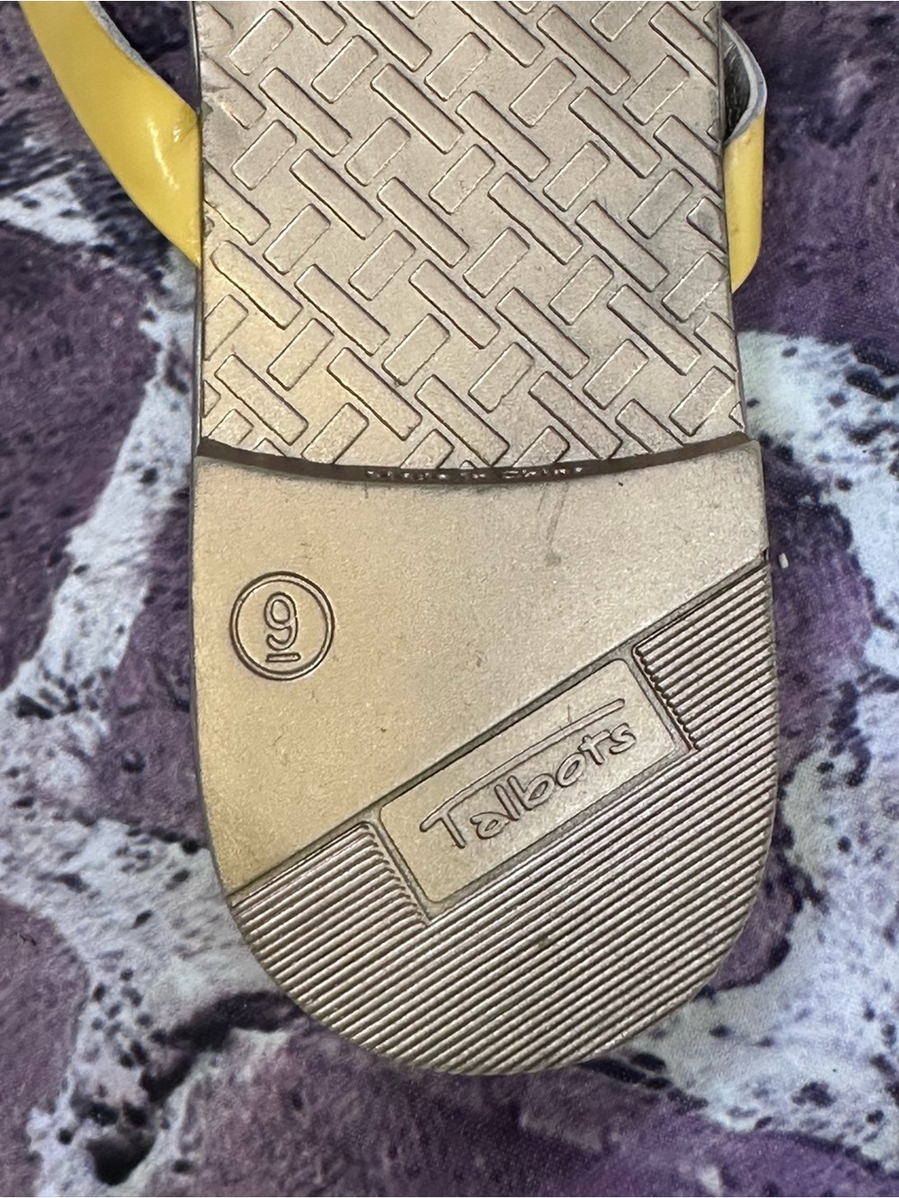 Talbots Metallic Gold & Yellow Flip Flop Sandals Women’s Size 9 Cool Girl - Picture 8 of 9